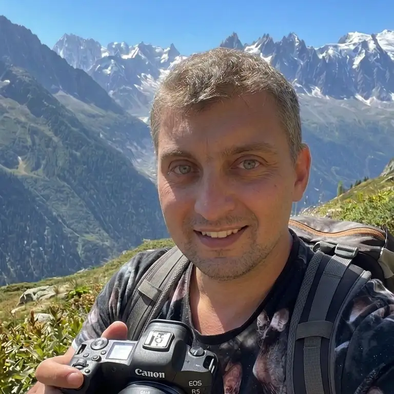 Portrét fotografa Vojtěcha Brzka